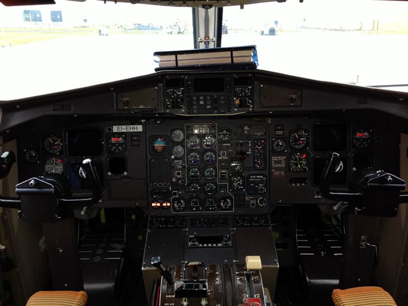 EI-EHH_ATR42_WAT_Jan13_Cockpit_zpsdbf1cf81.jpg