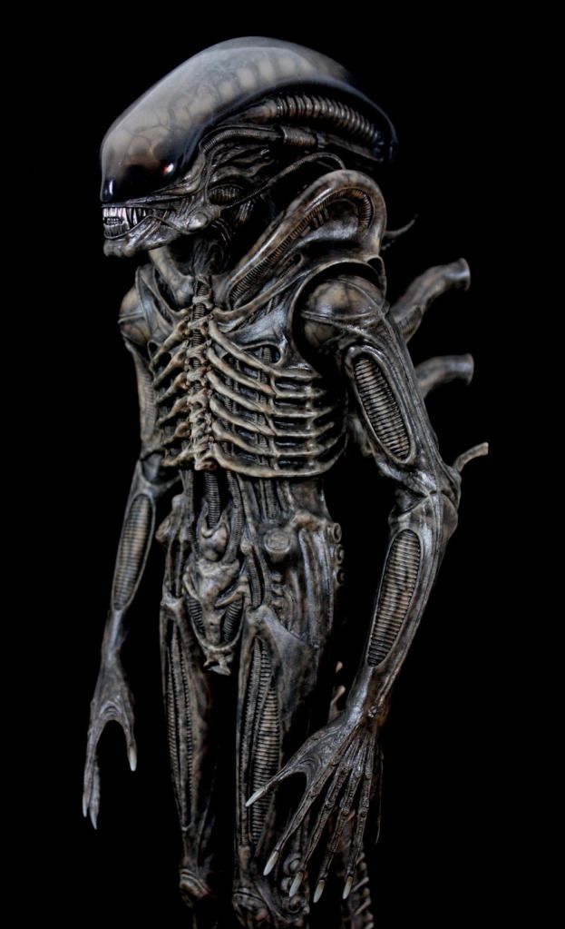 japanese alien statue