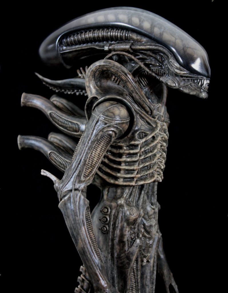 japanese alien statue