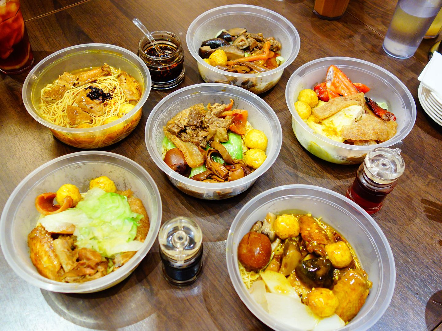 photo table_1.jpg