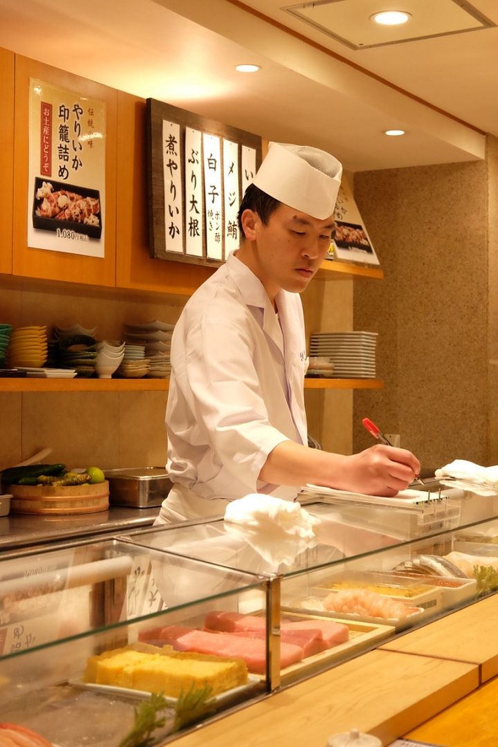 photo Sushi Zanmai Tsukiji Tokyo 1.jpg