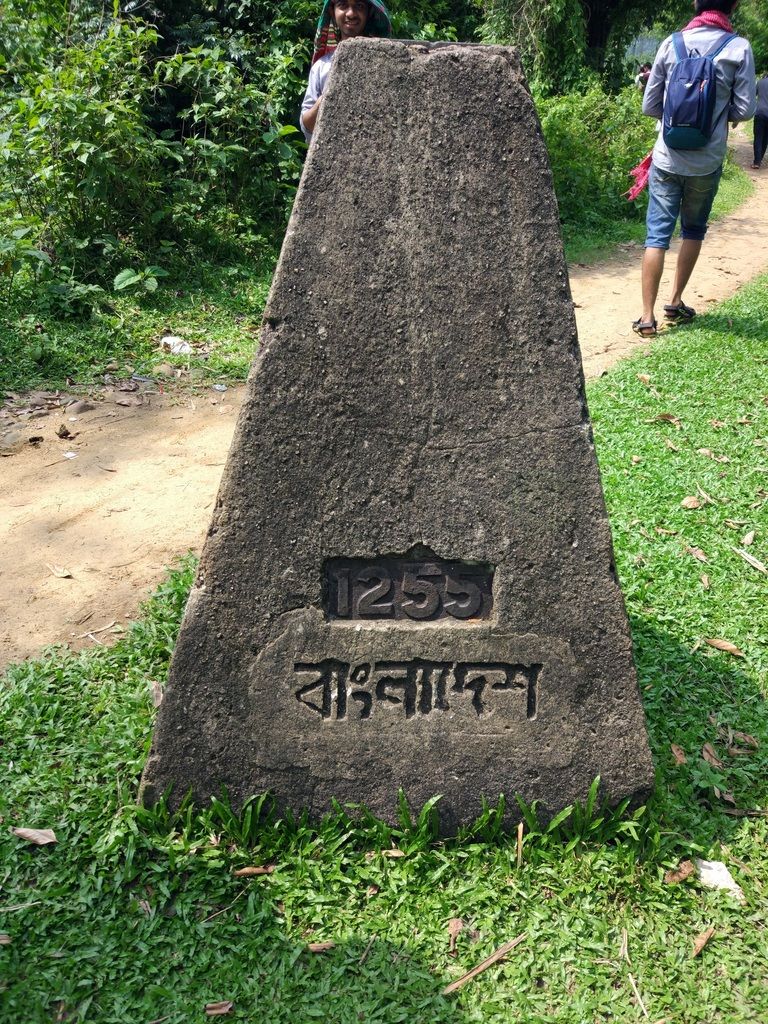 বড়পুঞ্জির বর্ডার হাটের প্রবেশ পথ