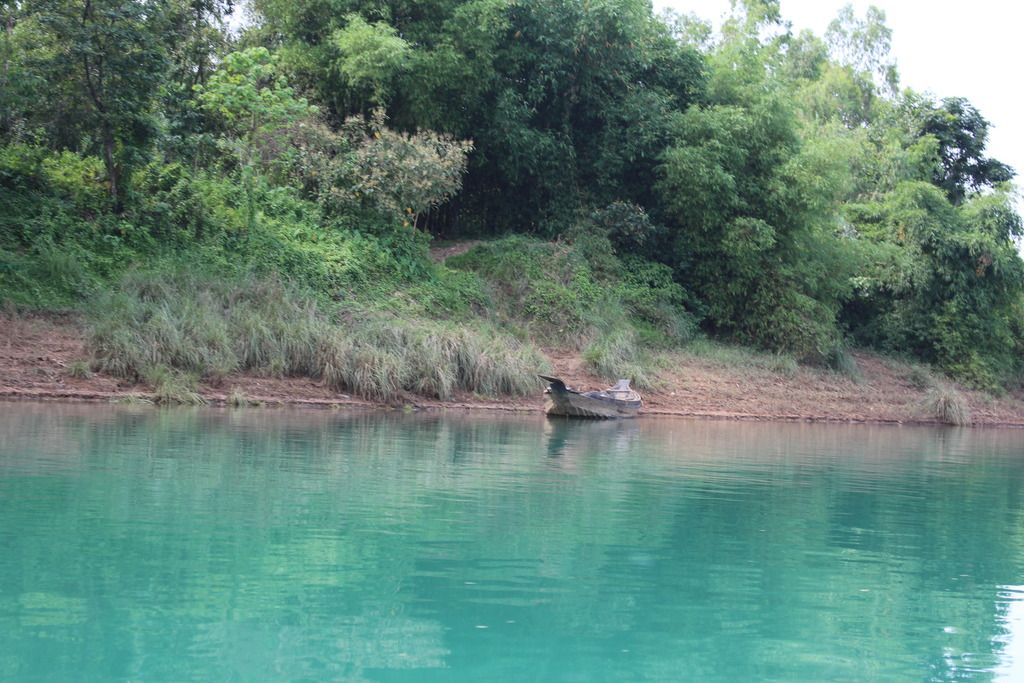 লালাখালের নীলাভ জল