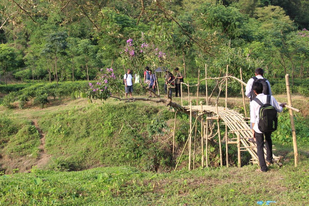 নামহীন গ্রামে আমরা