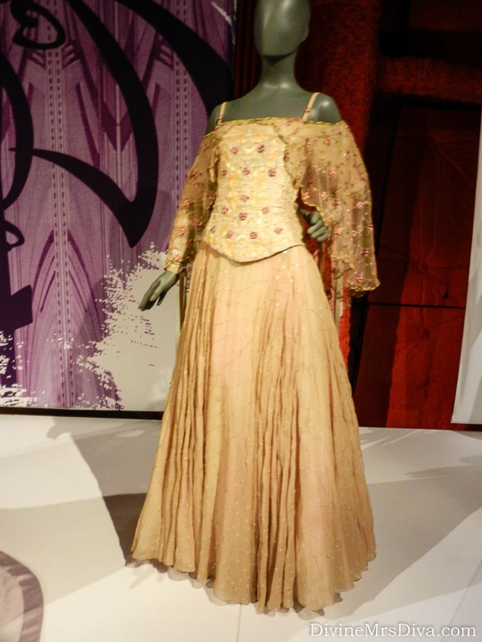 Star Wars: Power of Costume Exhibit (Padme Amidala's Meadow Picnic Dress) - EMP Museum - Seattle, WA - DivineMrsDiva.com #StarWars #EMP #StarWarsExhibit
