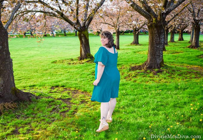 In today's post, Hailey reviews the gorgeous and sexy Elise Flutter Dress from Kiyonna. Whether you are heading to a spring or summer wedding, going on a hot date, or just want to look fabulous because you are, the Elise is a wonderful option! - DivineMrsDiva.com #Kiyonna #KiyonnaPlusYou #Kiyonnastyle #fluttersleeves #weddingstyle #psblogger #plussizeblogger #styleblogger #plussizefashion #plussize #psootd #ootd #plussizeclothing #outfit #fall #spring #summer #winter #style #weddingguest
