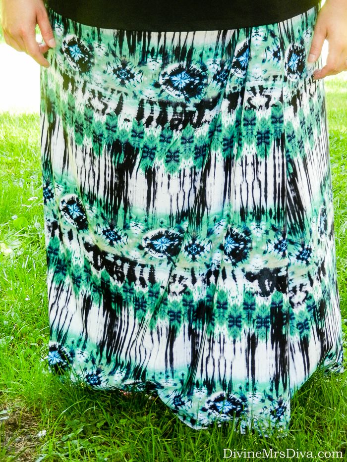 Hailey is wearing the Kiyonna Jetsetter Maxi Skirt, SWAK Designs Amber Shrug, and Isotoner Pippa Sandal. - DivineMrsDiva.com #Kiyonna #SartorialMedley
