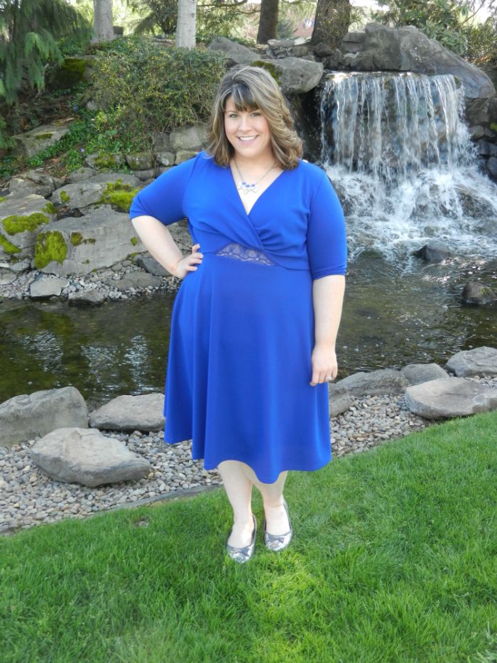 Hailey is wearing the Kiyonna Peek-A-Boo Perfection Dress, Lane Bryant sequin flats, and Perry Street Bethany Necklace via Rocksbox. - DivineMrsDiva.com