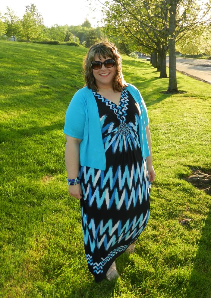Hailey is wearing Catherines Chevron At Dawn Maxi and Keswick Cropped Cardigan. - DivineMrsDiva.com #catherines #plussize