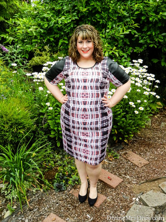 Hailey is wearing the Eloquii Kaleidoscope Bodycon Dress via Gwynnie Bee. - DivineMrsDiva.com #GwynnieBee #ShareMeGB #Eloquii #plussize #bodycon #psootd #styleblogger #fashionblogger 