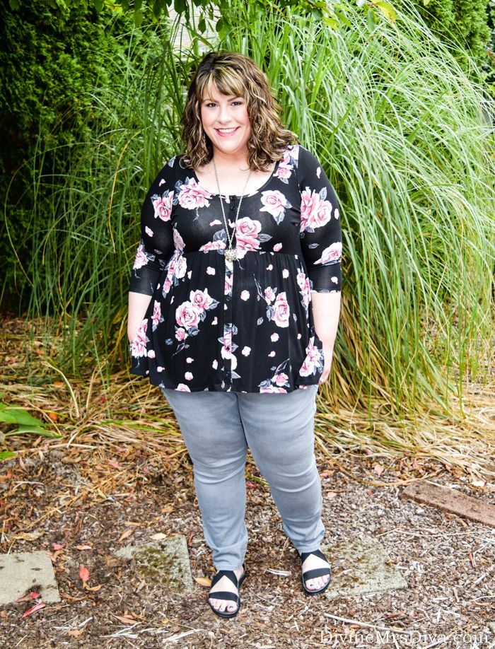 Today on the blog, Hailey reviews a pair of grey a.n.a jeggings from JCPenney, a great excuse to utilize the floral babydoll top from Torrid again in a fall-ready remix. - DivineMrsDiva.com #JCpenney #ana #jeggings #plussizejeggings #Crocs #Torrid #TorridInsider #psblogger #plussizeblogger #styleblogger #plussizefashion #plussize #psootd #fall #style #plussizecasual