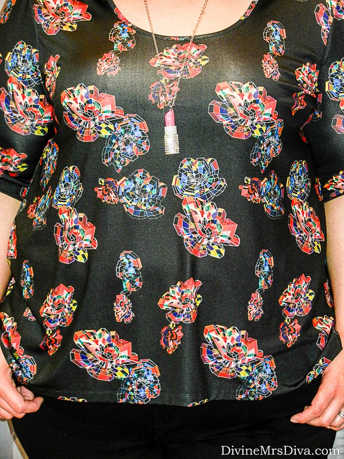 Hailey is wearing the Jete Geo-Floral Hi-Lo Tunic from Gwynnie Bee, Lane Bryant Genius Fit Skinny Jeans. - DivineMrsDiva.com #GwynnieBee #ShareMeGB #Jete #psootd #plussize #plussizefashion #styleblogger #fashionblogger #plussizeblogger #psblogger