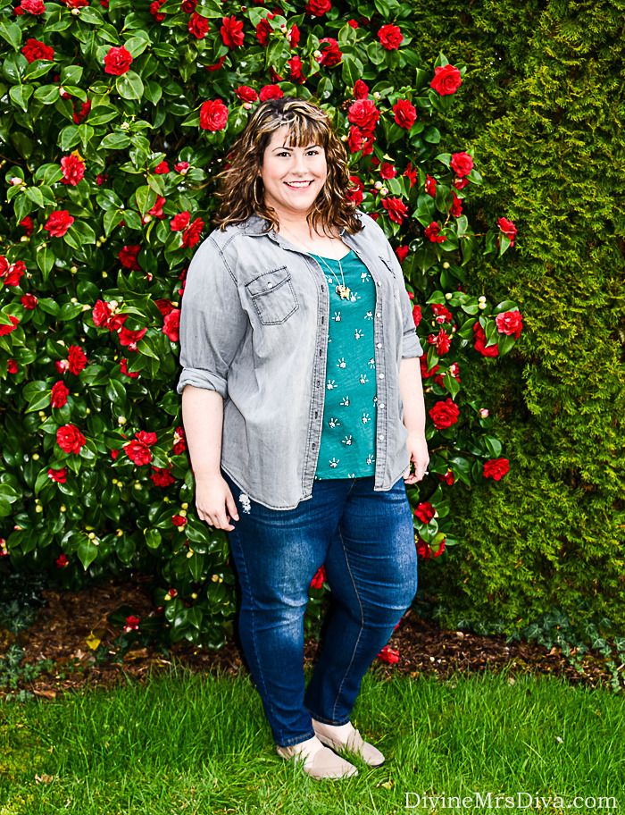 Casual and Cute is the order of any day.  Hailey is wearing the Diamonds Graphic Tee from Lane Bryant and Grey Denim Shirt from Torrid. - DivineMrsDiva.com #Torrid #TorridInsider #LaneBryant #Crocs #psblogger #plussizeblogger #styleblogger #plussizefashion #plussize #psootd #SpringStyle #plussizecasual
