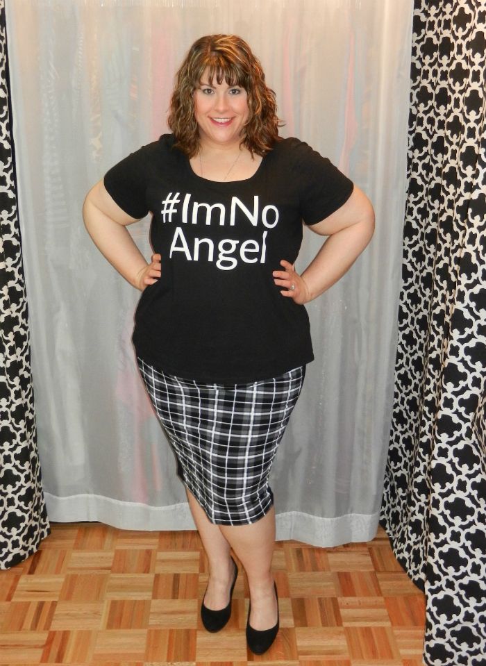 Hailey is wearing the Lane Bryant #ImNoAngel tee and ASOS Curve Plaid Midi Pencil Skirt. - DivineMrsDiva.com