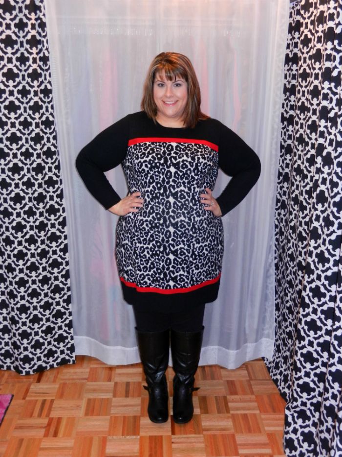 Hailey is wearing the London Times Animal Print Shift Dress in Black and Ivory via Gwynnie Bee. - DivineMrsDiva.com #GwynnieBee #ShareMeGB