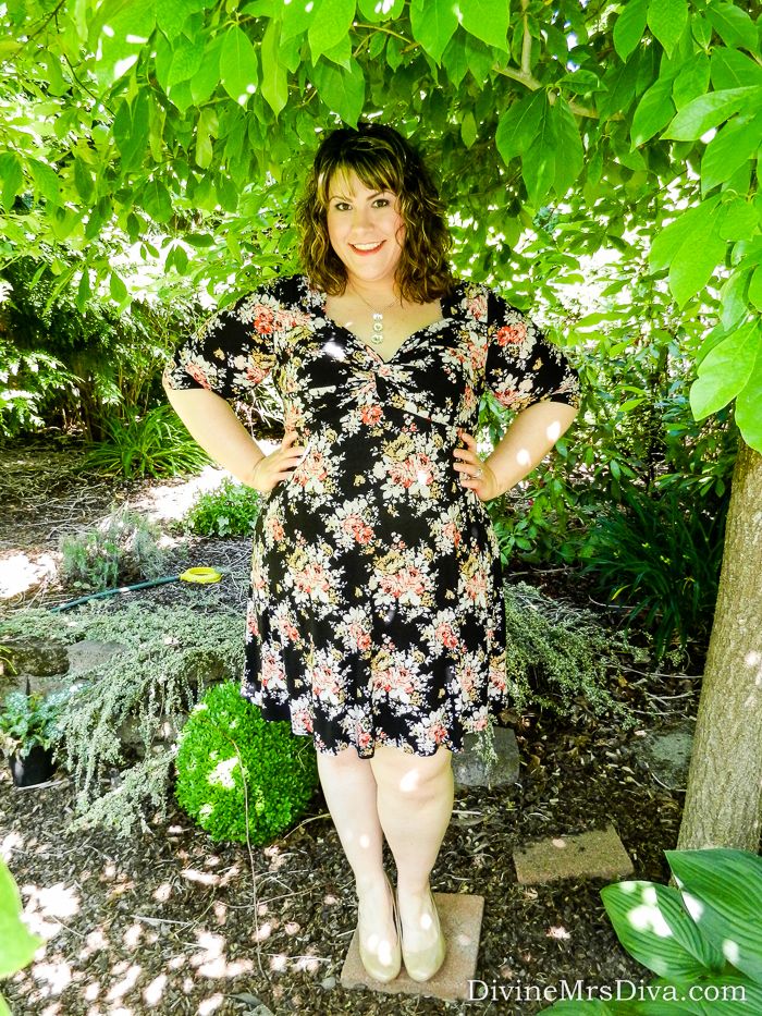Hailey is wearing the Lucie Lu 3/4 Knot Front Dress in Bouquet from Gwynnie Bee. - DivineMrsDiva.com #GwynnieBee #LucieLu #ShareMeGB #styleblogger #plusblogger #psootd #ootd #outfit #plussize #plusfashion
