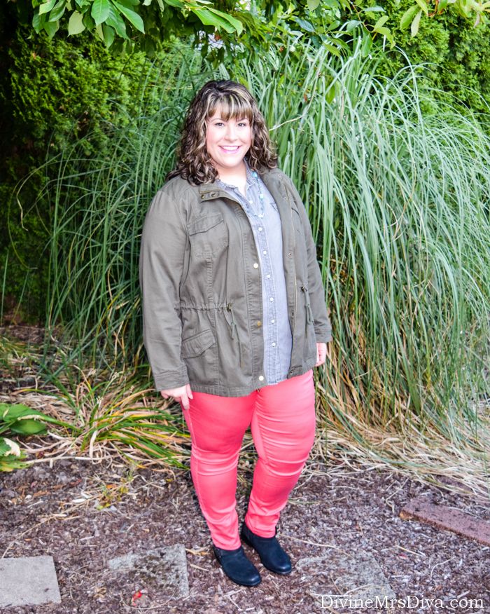 In today's post, Hailey reviews these coral jeggings from Maurices, with a look at taking them from summer to fall. - DivineMrsDiva.com #Maurices #Torrid #TorridInsider #Crocs #AvaandViv #Target #psblogger #plussizeblogger #styleblogger #plussizefashion #plussize #psootd #ootd #Spring #summer #fall #style #plussizeclothing #plussizecasual #jeggings