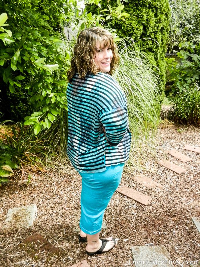 Hailey is wearing the NIC+ZOE Misty Stripes Top via Gwynnie Bee, Style&Co Roll Cuff Capris from Macy's, and Fitflops Rokkit Sandals. - DivineMrsDiva.com #GwynnieBee #ShareMeGB #Style&Co #Fitflops #psootd #plusblogger #plussize #styleblogger #plusfashion