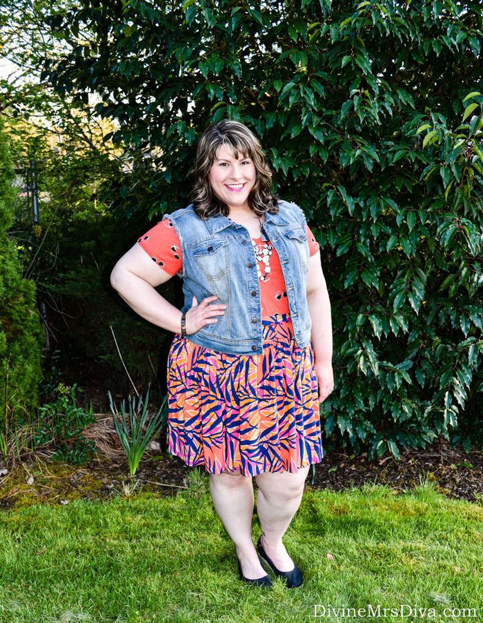 Mixing bright patterns can be intimidating, but you never know until you try!  Hailey breaks out of her comfort zone in this graphic tee and flippy skirt from Lane Bryant.- DivineMrsDiva.com #LaneBryant #LaneStyle #Crocs #denimvest #psblogger #plussizeblogger #styleblogger #plussizefashion #plussize #psootd #SpringStyle #plussizecasual