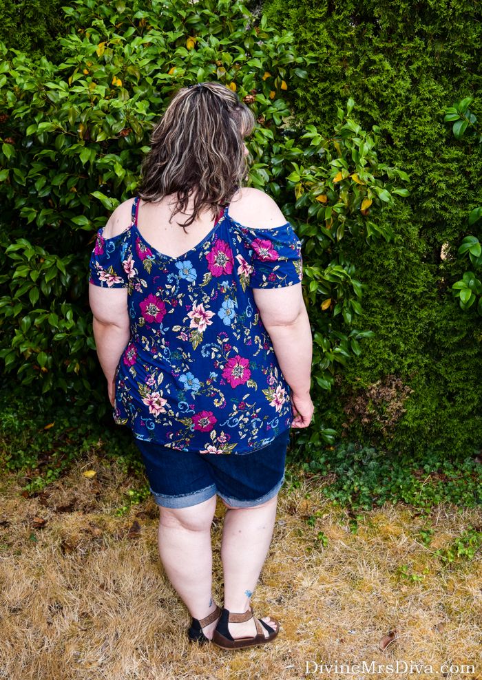 Hailey reviews the Floral Print Strappy Cold Shoulder Top from Torrid, and shares her experience at the Stoller Wine Club Picnic! - DivineMrsDiva.com #Torrid #TorridInsider #MelissaMcCarthySeven7 #MelissaMcCarthy #Crocs #Stoller #StollerWinery #psblogger #plussizeblogger #styleblogger #plussizefashion #plussize #psootd #ootd #plussizeclothing #outfit #summer #spring #style #plussizeshorts