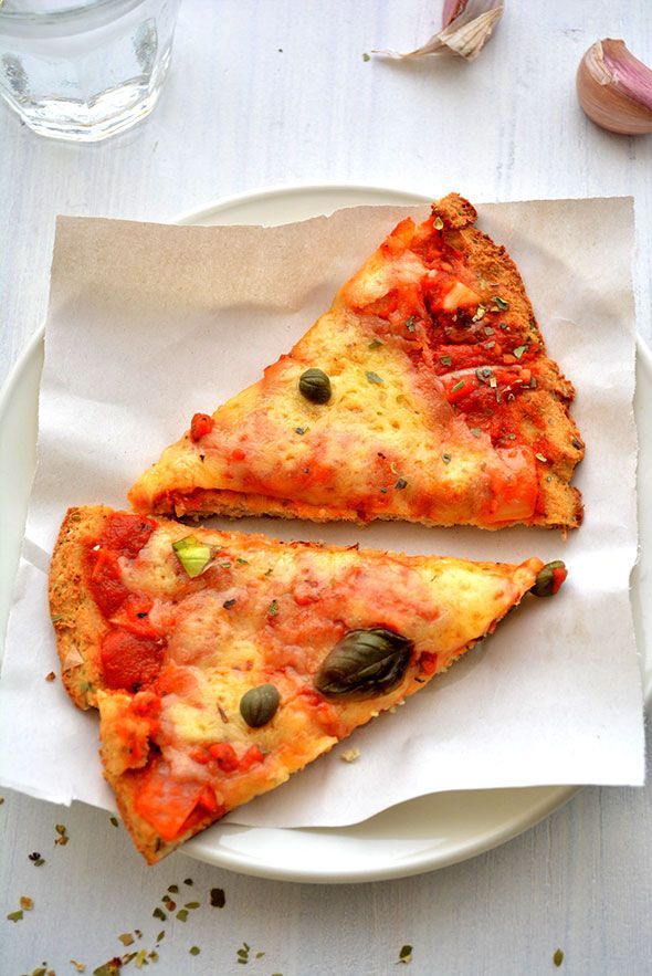 Koolhydraatarme pizza met een bodem van bloemkool