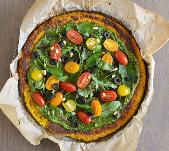 Pizza van pompoen en amandel met rucolapesto