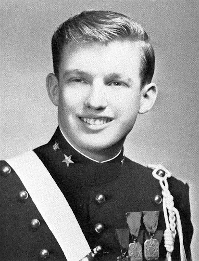 Trump năm 16 tuổi, học trường New York Military Army