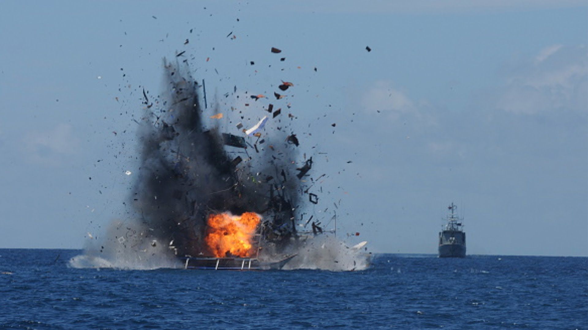 Indonesia phát hỏa tàu đánh cá của Trung Cộng trên Biển Đông